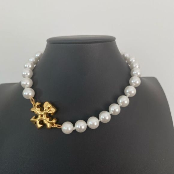 Tory Burch Jewelry - TORY BURCH•Roxanne‎ Pearl Logo Short Necklace